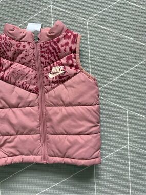 Nike|Baby girl blush Pink Quilted Puffer Vest with Patterned leopard upper•••12M